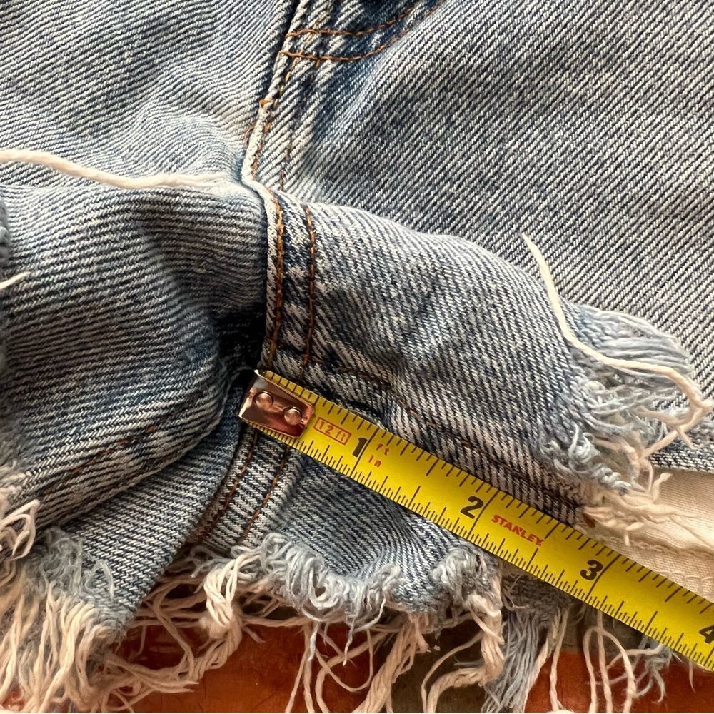 Levi’s cut offs - Picture 3 of 5